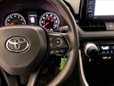 Used 2021 Toyota RAV4 LE AWD/4WD image 12
