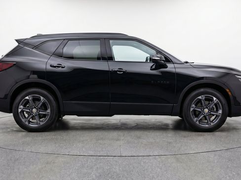 Used 2025 Chevrolet Blazer LT FWD image 11