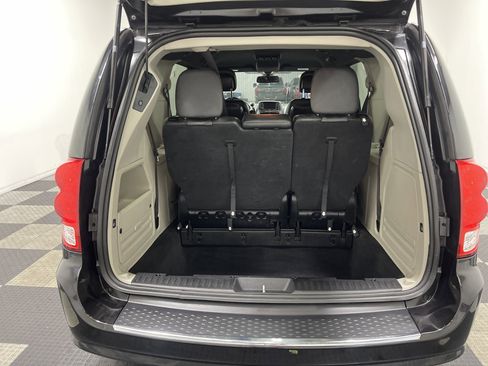 Used 2019 Dodge Grand Caravan SXT image 17