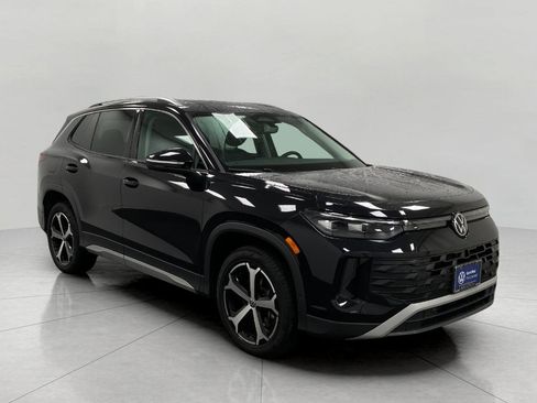 Certified 2025 Volkswagen Tiguan SE AWD/4WD image 1