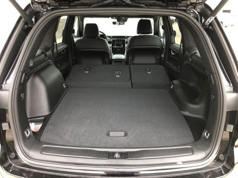 New 2025 Jeep Grand Cherokee Altitude image 41