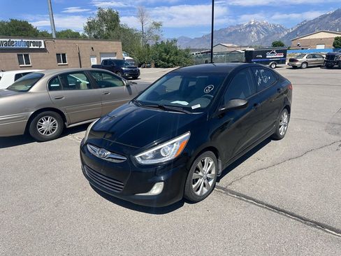 Used 2014 Hyundai Accent GLS w/ Option Group 2 FWD image 3