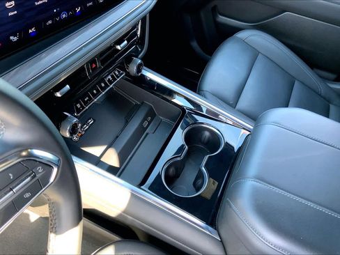 Used 2025 Chevrolet Tahoe LT image 16