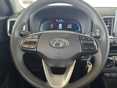 Used 2024 Hyundai Venue SE image 24