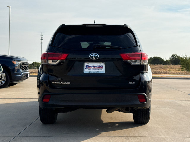 Used 2017 Toyota Highlander XLE FWD image 7