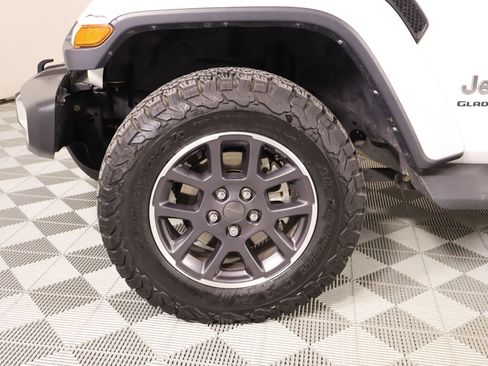 Used 2022 Jeep Gladiator Overland w/ Popular Equipment Package AWD/4WD image 17