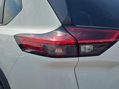 Used 2021 Nissan Rogue S AWD/4WD image 29