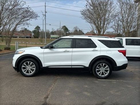 Used 2024 Ford Explorer Limited image 11