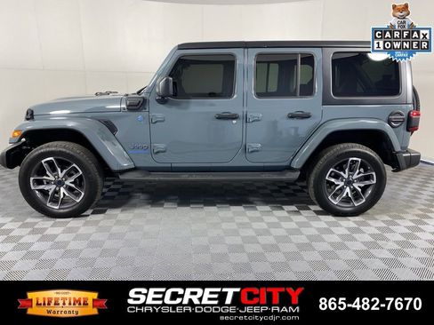 Used 2024 Jeep Wrangler Unlimited w/ Convenience Group AWD/4WD image 4