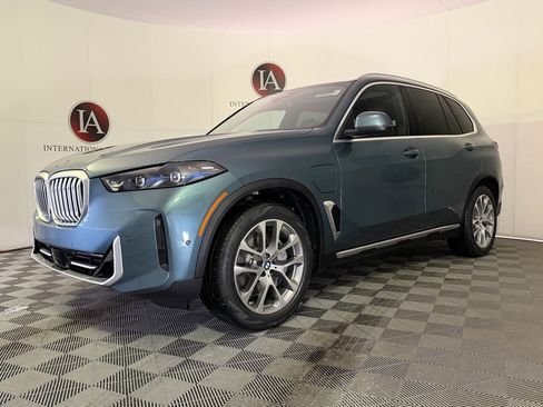 New 2026 BMW X5 xDrive50e image 3