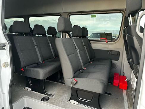 Used 2014 Mercedes-Benz Sprinter 2500 image 19