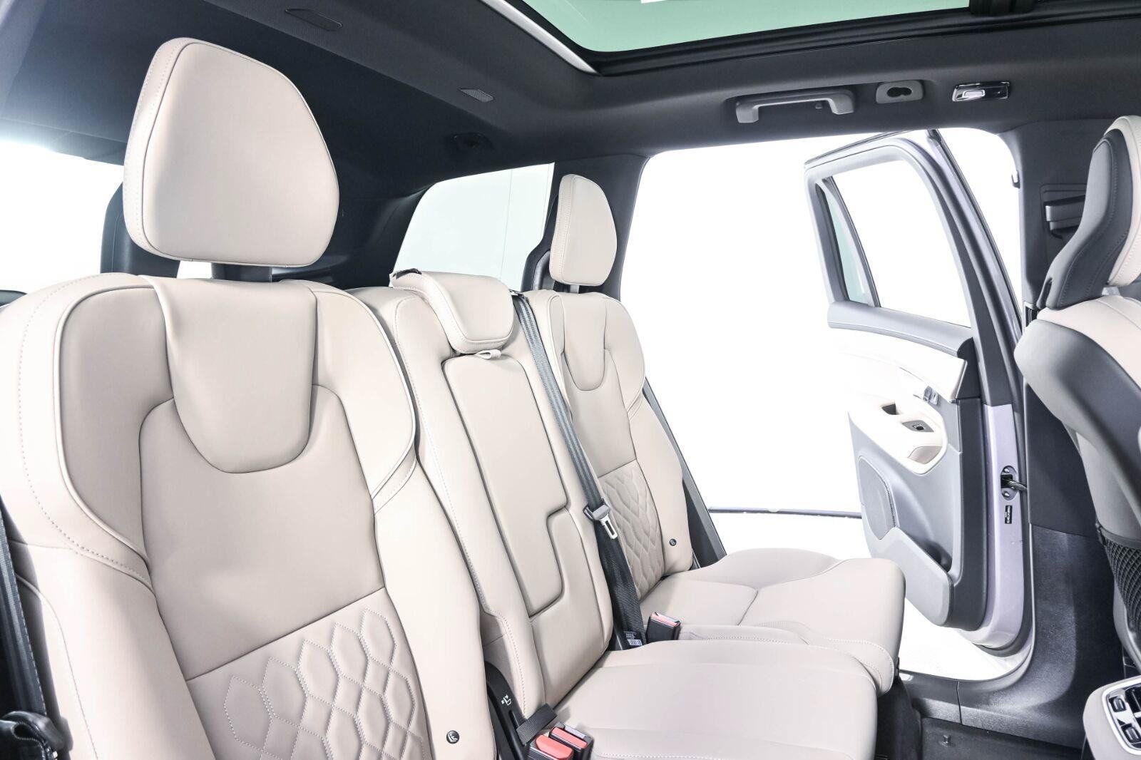 New 2026 Volvo XC90 T8 Core w/ Protection Package Premier AWD/4WD image 21