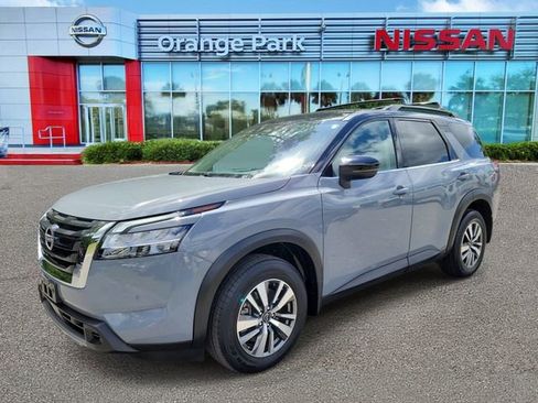 Used 2023 Nissan Pathfinder SL AWD/4WD image 4