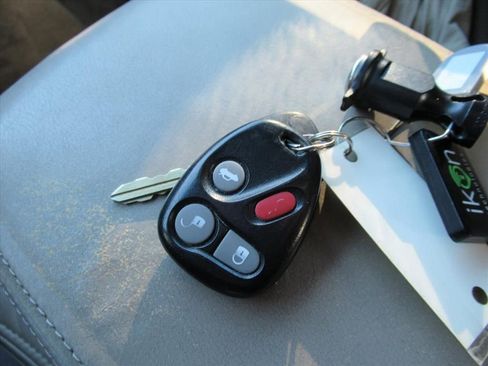 Used 2000 Cadillac De Ville Base w/ Comfort/Convenience Pkg image 25