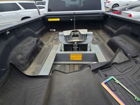 Used 2015 RAM 2500 Tradesman w/ Chrome Appearance Group image 11