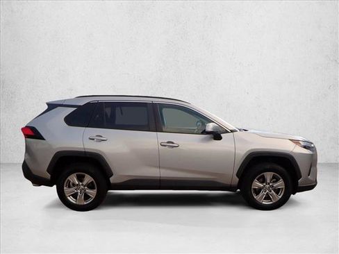 Used 2022 Toyota RAV4 XLE image 5