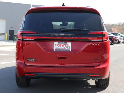 New 2026 Chrysler Pacifica Select w/ S Appearance Package
