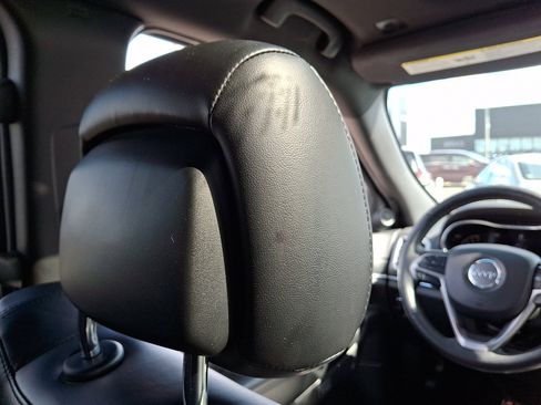 Used 2019 Jeep Grand Cherokee Limited w/ Mopar Chrome Edition Group image 9