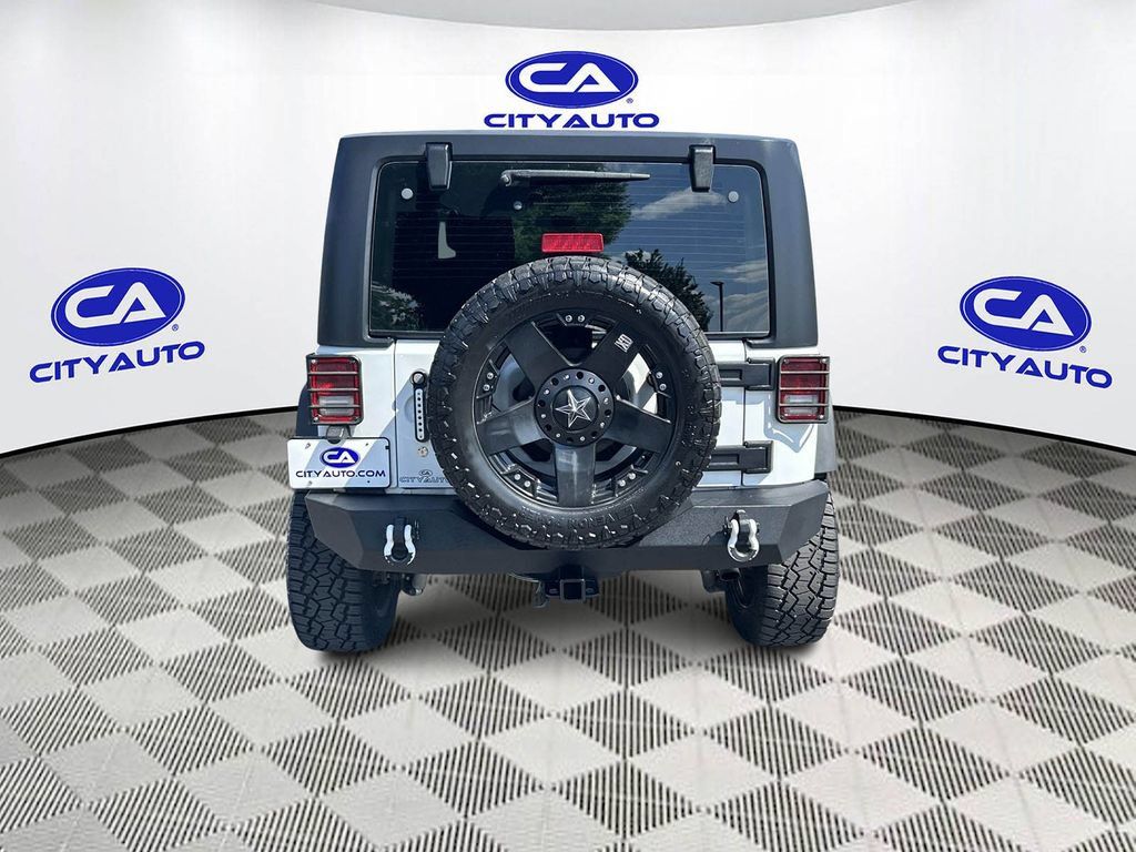 Used 2016 Jeep Wrangler Sport AWD/4WD image 4