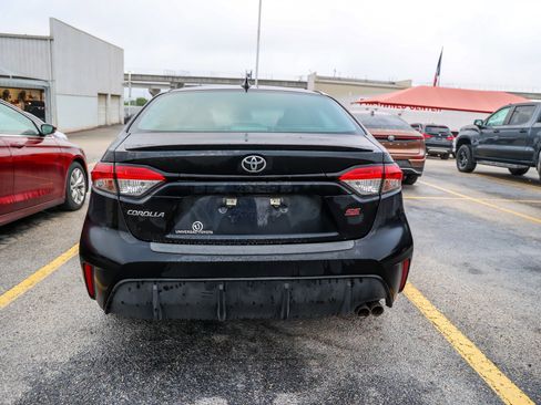 Used 2023 Toyota Corolla SE w/ SE Premium Package image 8