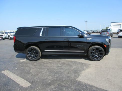 Used 2024 GMC Yukon XL Denali w/ Denali Reserve Package AWD/4WD image 5