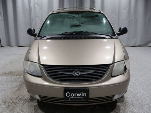 Used 2003 Chrysler Town & Country Limited image 7