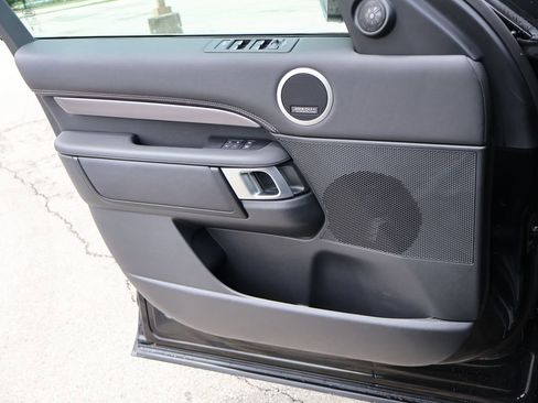 Used 2025 Land Rover Discovery Metropolitan Edition AWD/4WD image 36