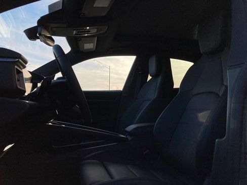 Used 2025 Porsche Macan 4S Electric image 5