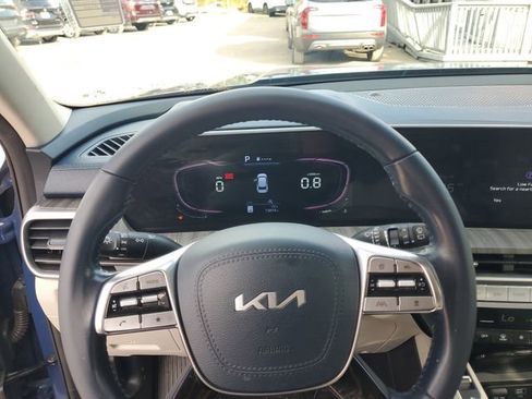 Used 2024 Kia Telluride EX w/ EX Captain's Chair Package image 19