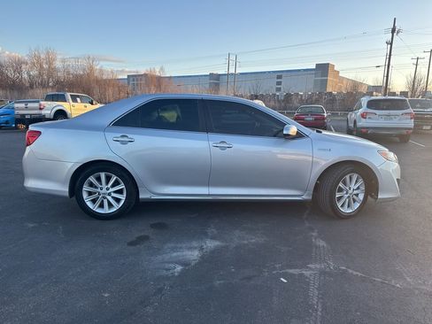 Used 2013 Toyota Camry XLE image 2