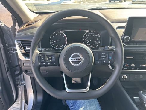 Used 2021 Nissan Rogue SV image 22