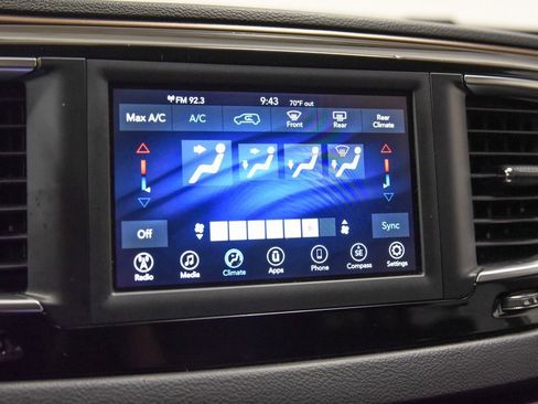 Used 2020 Chrysler Voyager Lxi image 18