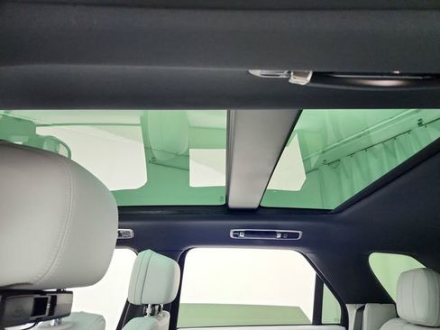 New 2026 Land Rover Range Rover Sport SE image 18