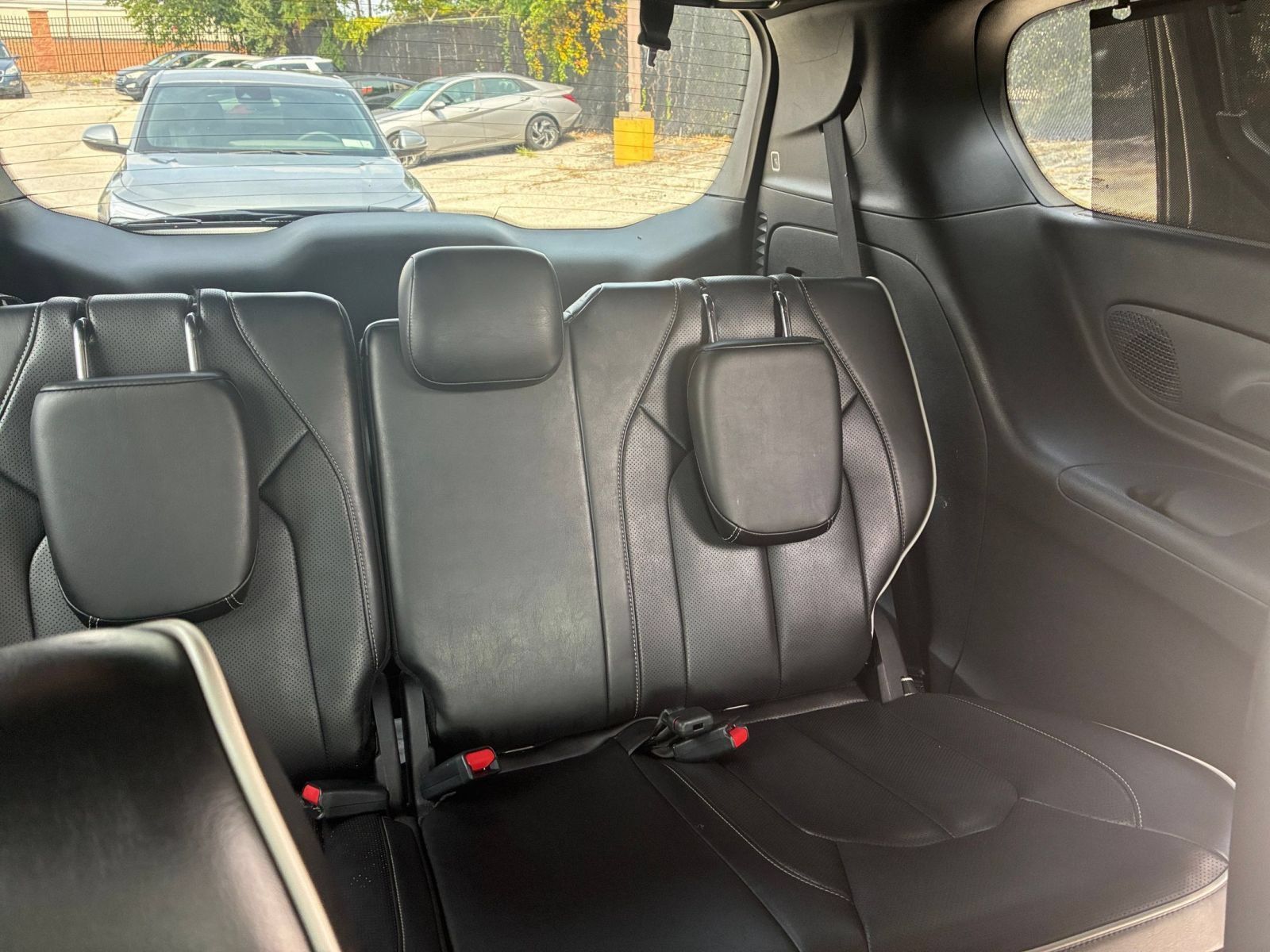 Used 2025 Chrysler Pacifica Limited FWD image 22