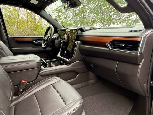 Used 2025 GMC Yukon Denali image 45