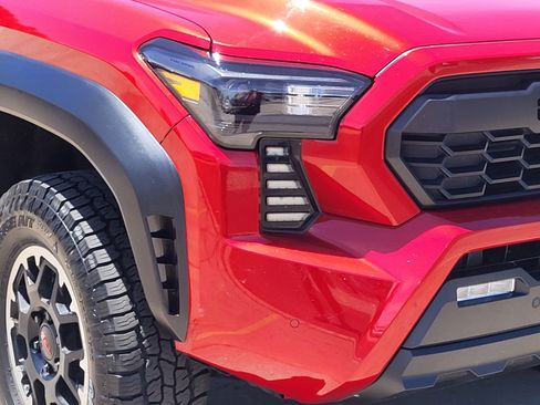 Certified 2024 Toyota Tacoma TRD Off-Road w/ TRD Off Road Premium Package AWD/4WD image 5
