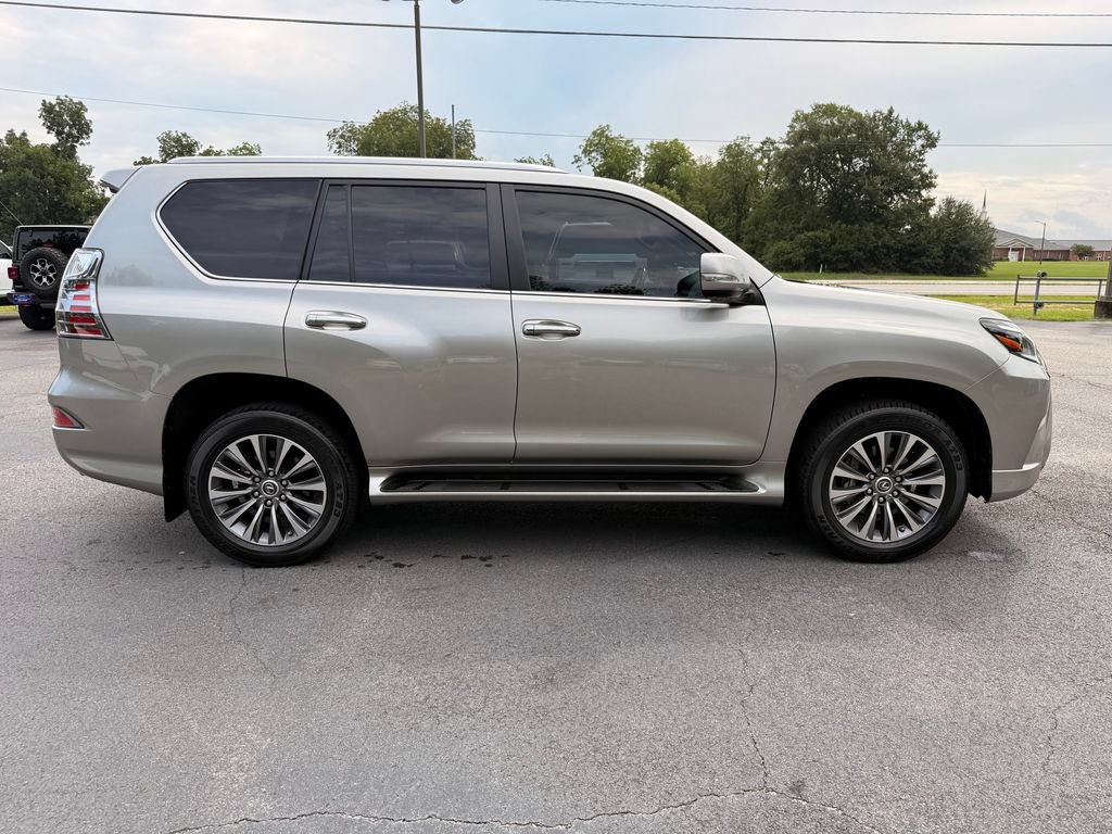 Used 2023 Lexus GX 460 Luxury w/ Accessory Package AWD/4WD image 6