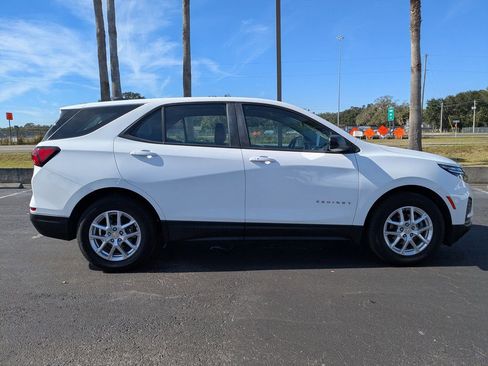 Used 2022 Chevrolet Equinox LS image 3