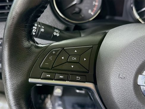 Used 2018 Nissan Rogue Sport SL w/ SL Premium Package image 22