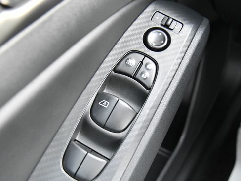 Used 2025 Nissan Altima 2.5 SV image 29