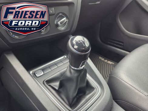 Used 2017 Volkswagen Jetta SE FWD image 23