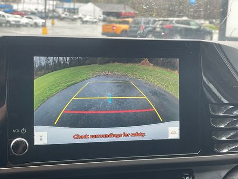 Used 2025 Toyota Camry LE image 33