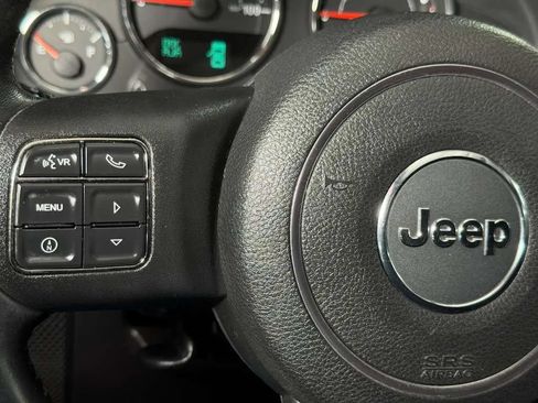 Used 2014 Jeep Wrangler Unlimited Sahara w/ Connectivity Group AWD/4WD image 29