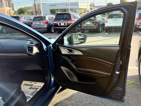 Used 2017 MAZDA MAZDA3 Touring FWD image 31