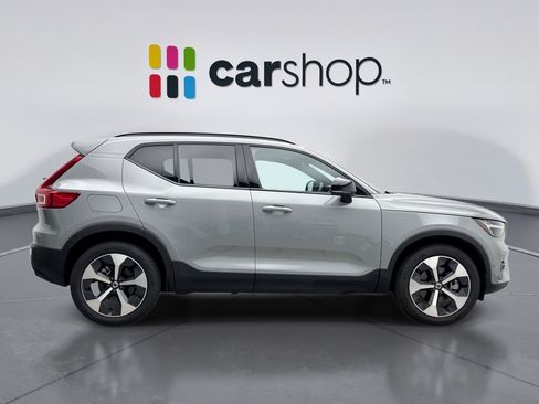 Used 2025 Volvo XC40 B5 Plus AWD/4WD image 6