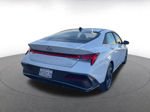 Used 2025 Hyundai Elantra Limited image 14