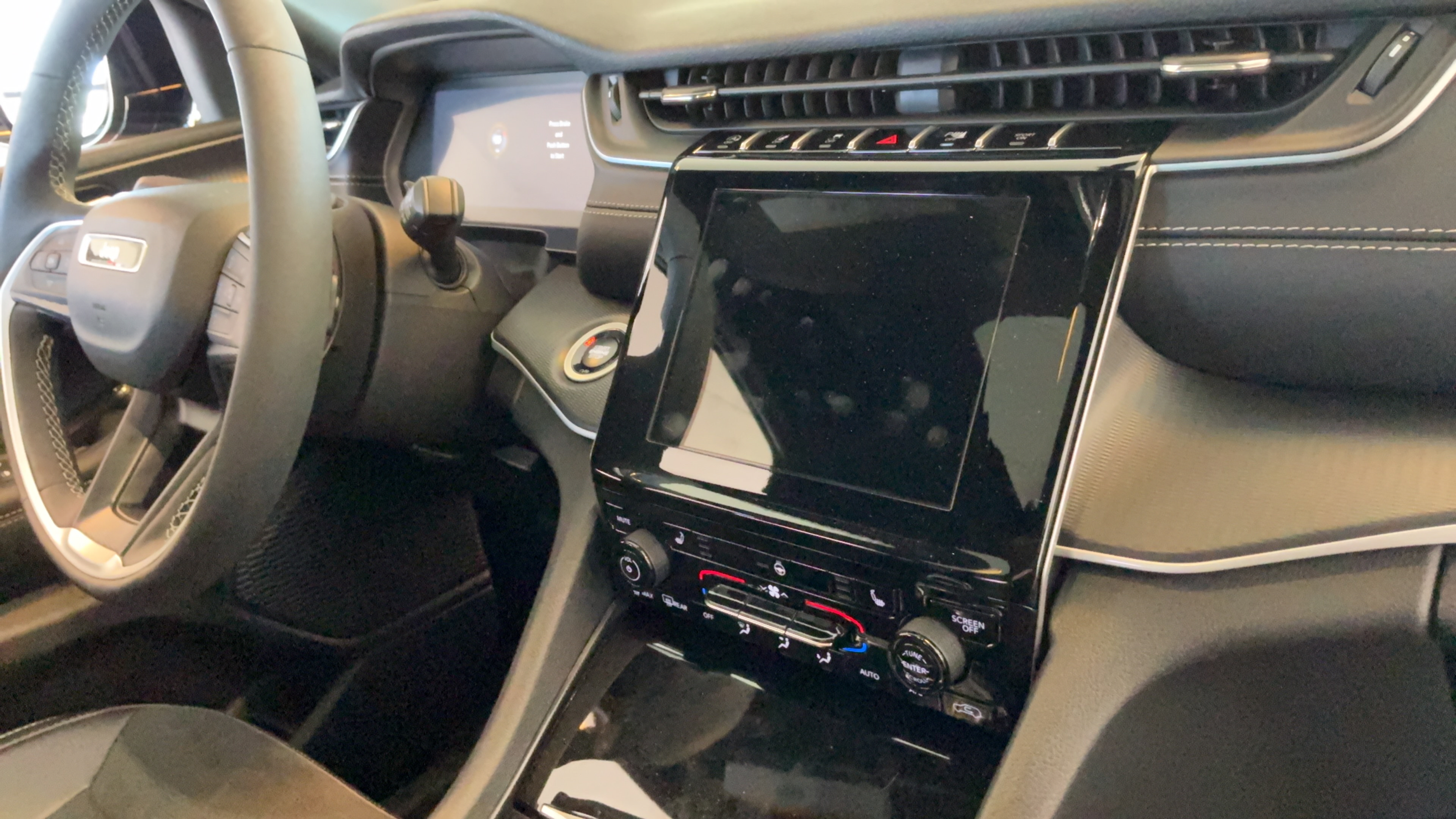 Used 2025 Jeep Grand Cherokee Altitude RWD image 40