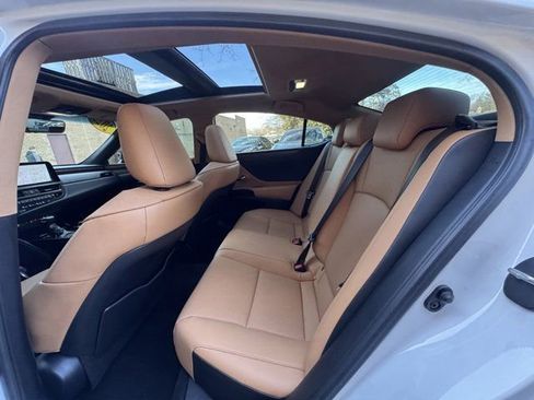 Used 2025 Lexus ES 350 w/ Accessory Package (Z2) image 26