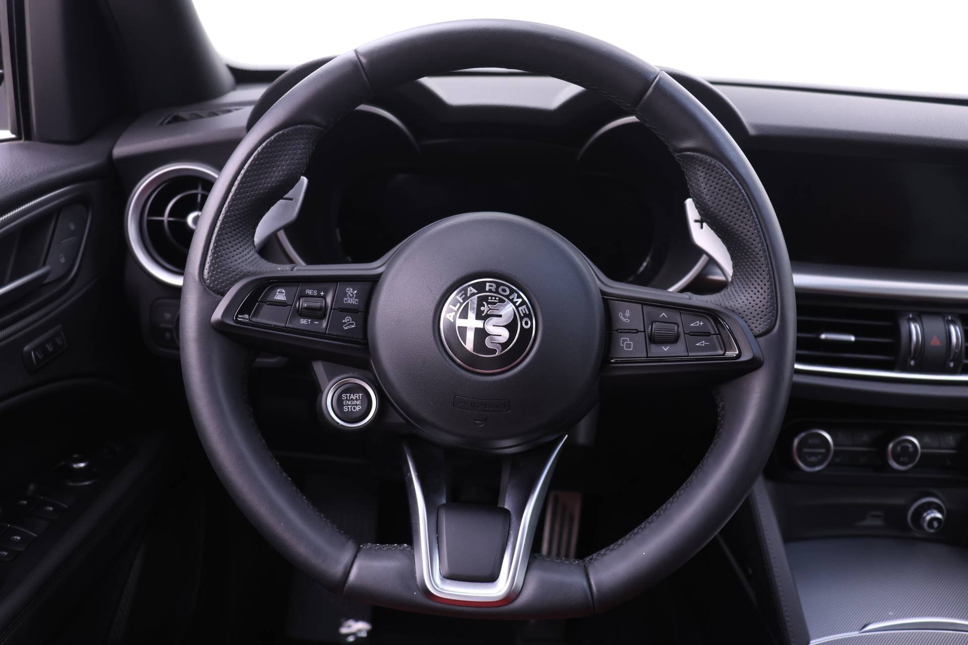 Certified 2024 Alfa Romeo Stelvio Veloce AWD/4WD image 17