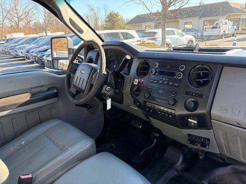 Used 2015 Ford F550 4WD Crew Cab 176 WB 60 CA XL image 34